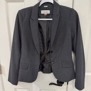 🔥 Calvin Klein‎ Charcoal Gray Blazer – Size 6P | Sleek & Professional 🔥